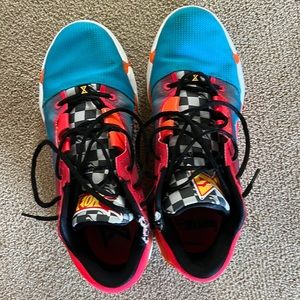 Paul George 6, Hot Wheels, Size 12, Used (in game), box is like new